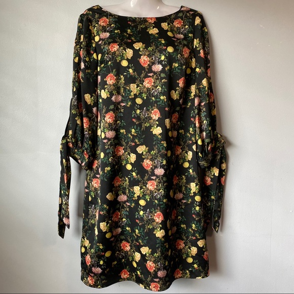 Floral Banana Republic Dress - Picture 2 of 9